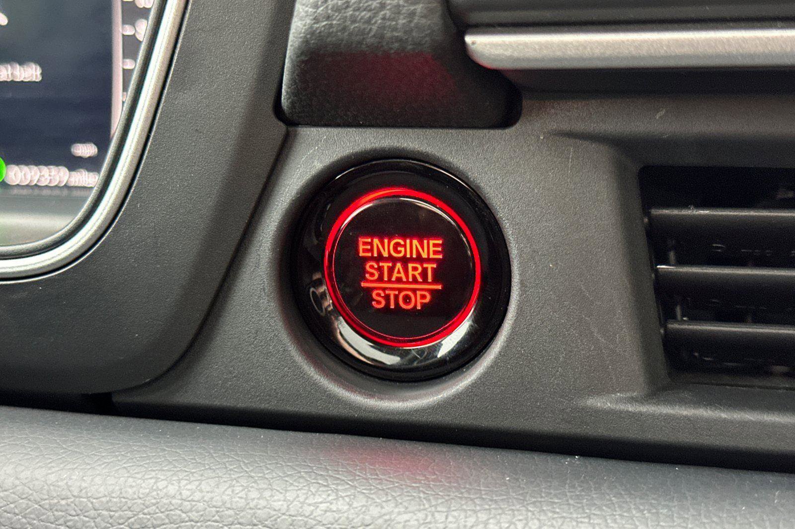 Certified 2025 Honda Pilot Elite image 24