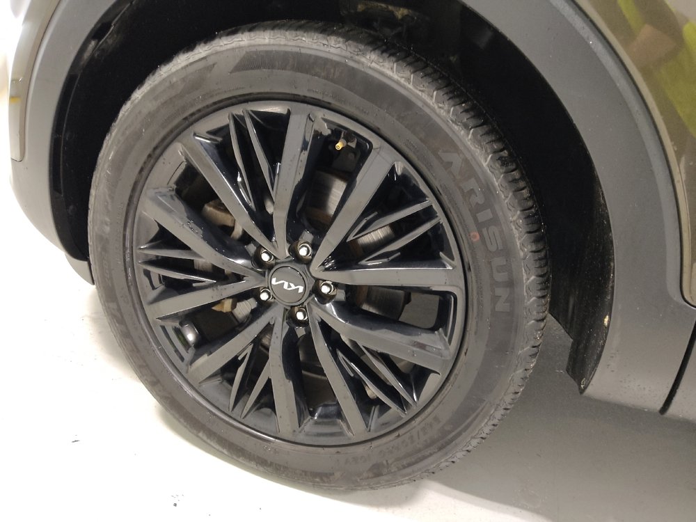 Used 2022 Kia Telluride SX w/ Towing Package image 31