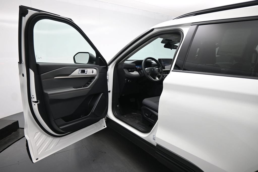 New 2026 Ford Explorer Active w/ Active Comfort Package RWD image 8