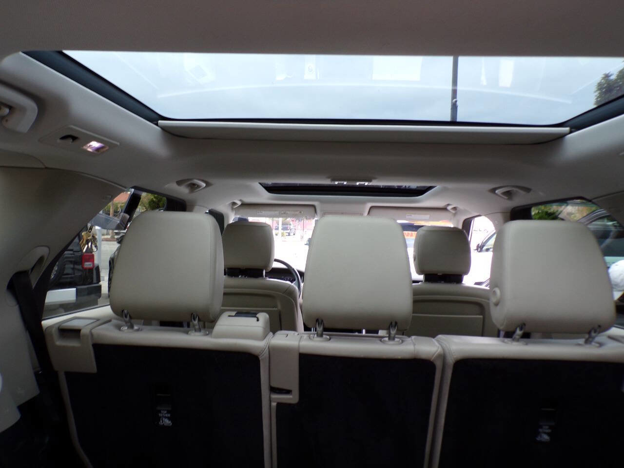 Used 2020 Land Rover Discovery SE AWD/4WD image 17