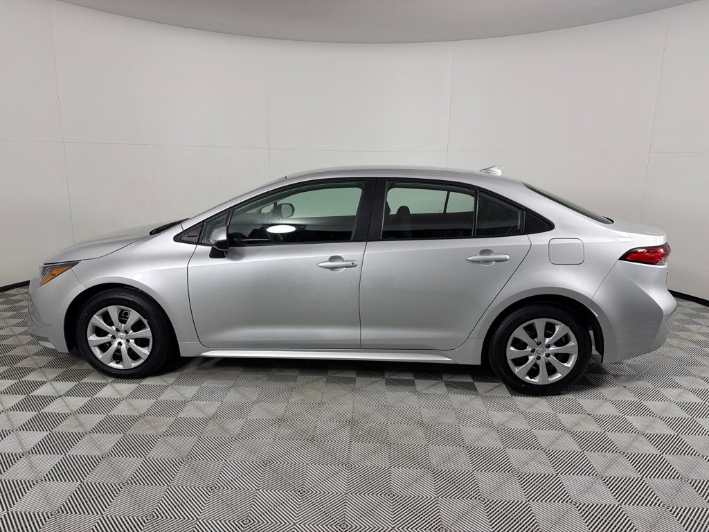 Used 2024 Toyota Corolla LE image 8