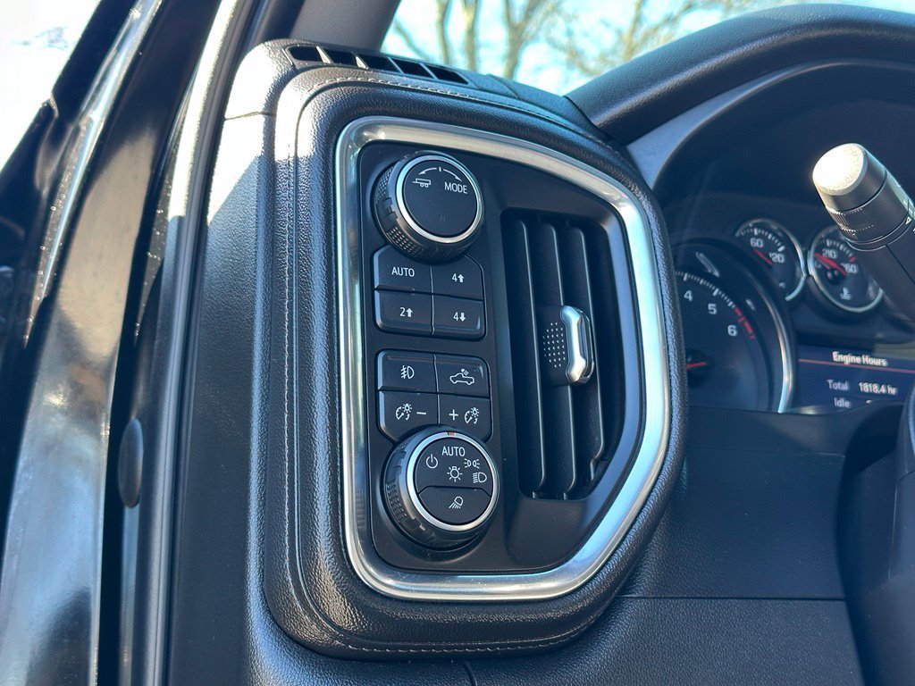 Used 2020 Chevrolet Silverado 1500 LT Trail Boss w/ Midnight Edition AWD/4WD image 18