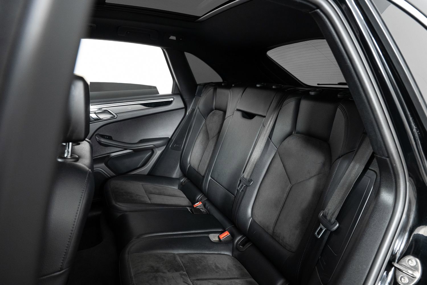 Used 2016 Porsche Macan S image 17