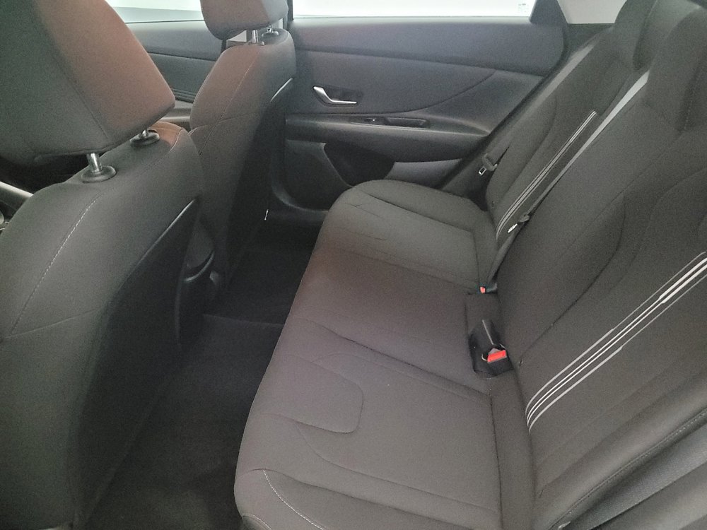 Used 2023 Hyundai Elantra SEL w/ Convenience Package image 18