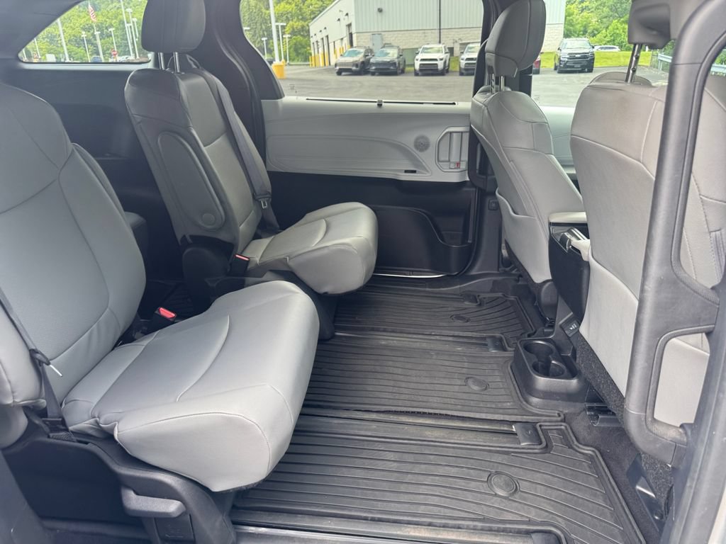 Used 2025 Toyota Sienna XLE w/ XLE Plus Package AWD/4WD image 27