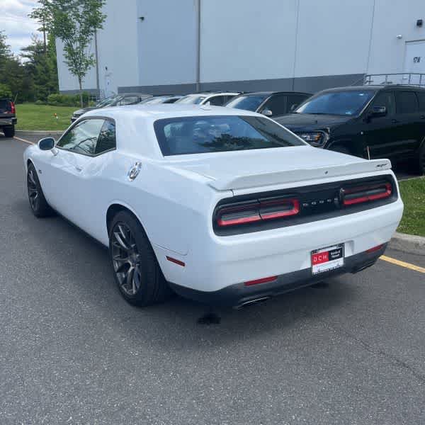 Used 2016 Dodge Challenger SRT w/ Technology Group RWD image 4