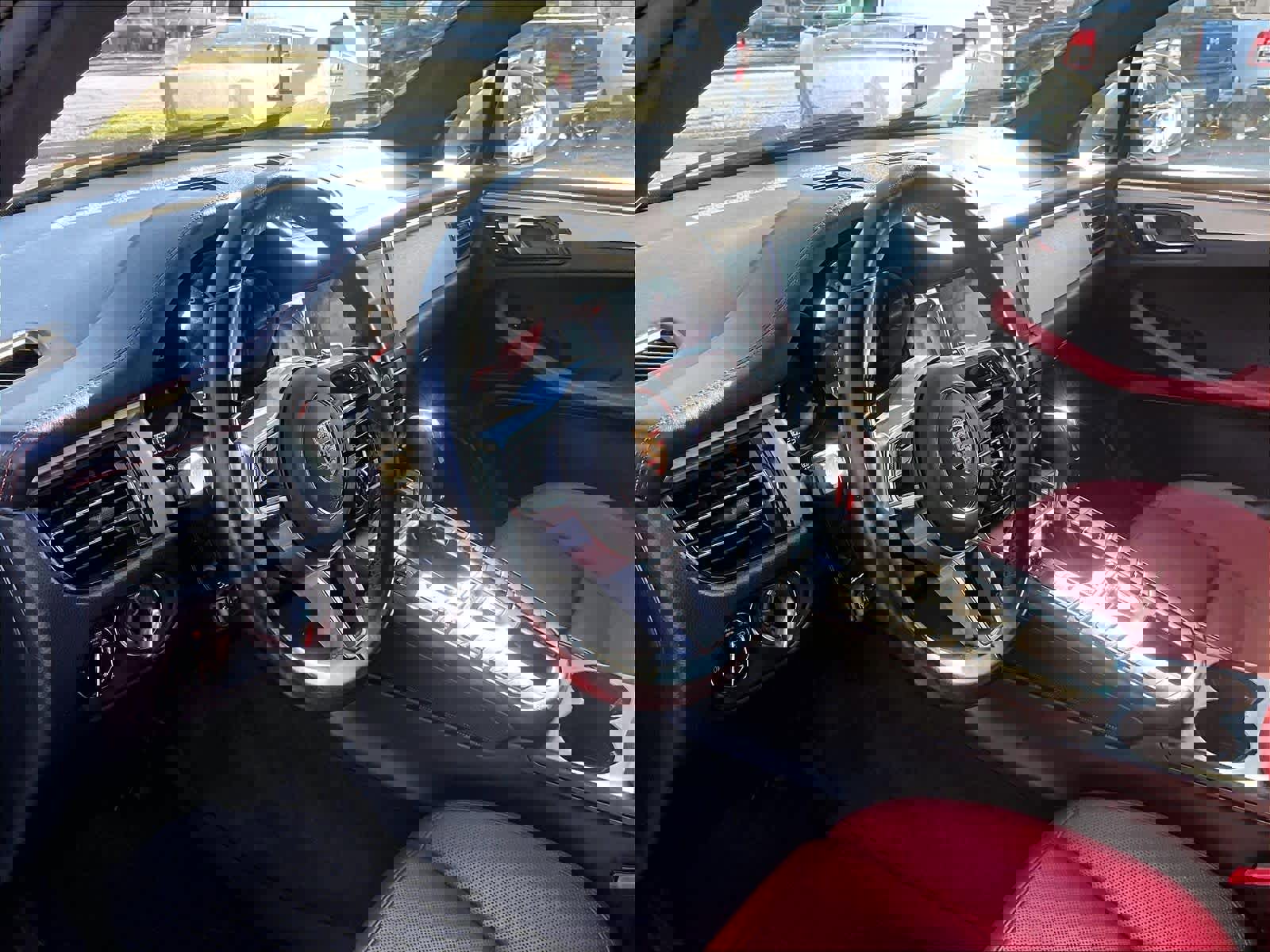 Used 2021 Porsche Macan Turbo image 8