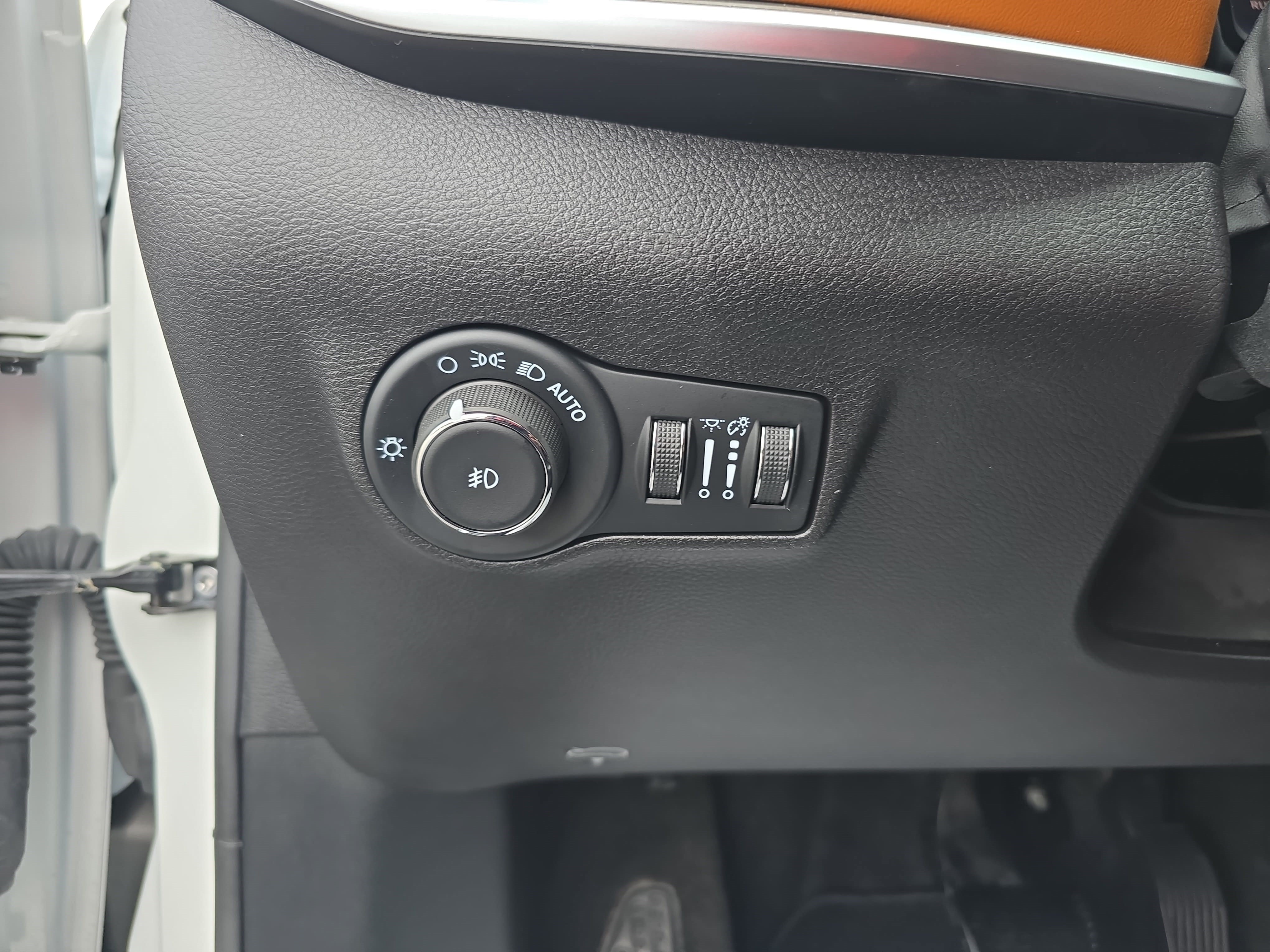 Used 2025 Jeep Compass Limited w/ Sun & Sound Group AWD/4WD image 25