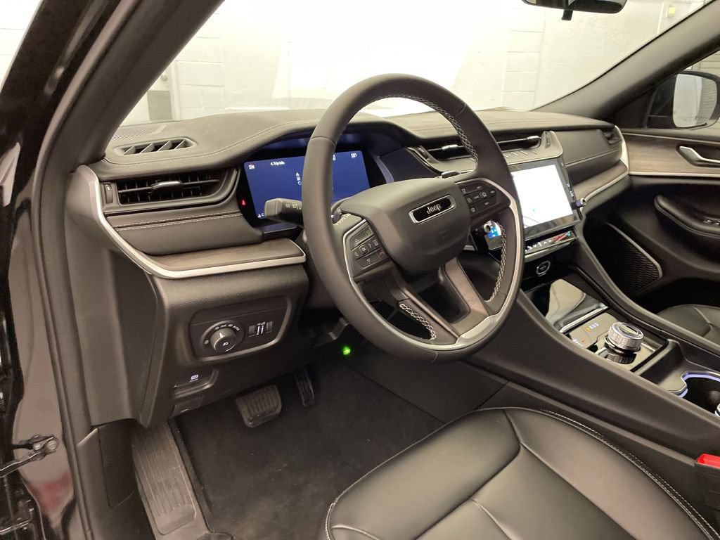 New 2026 Jeep Grand Cherokee Limited AWD/4WD image 16