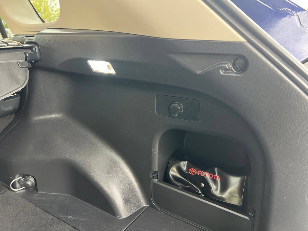 Used 2021 Toyota RAV4 XLE w/ Convenience Package FWD image 30