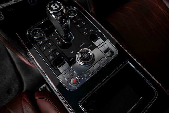 Used 2022 Bentley Flying Spur W12 image 28