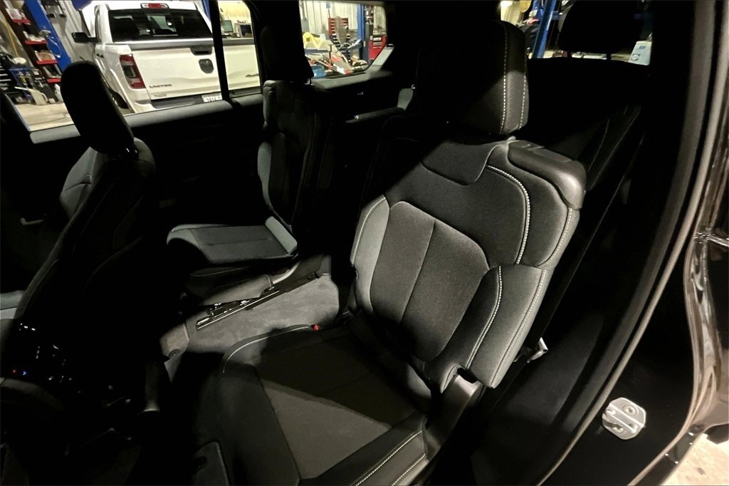 New 2025 Jeep Grand Cherokee L Laredo w/ Luxury Tech Group I image 10