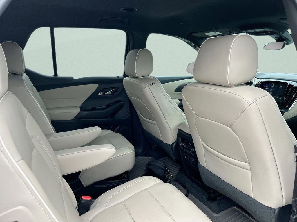 Used 2022 Chevrolet Traverse Premier image 22