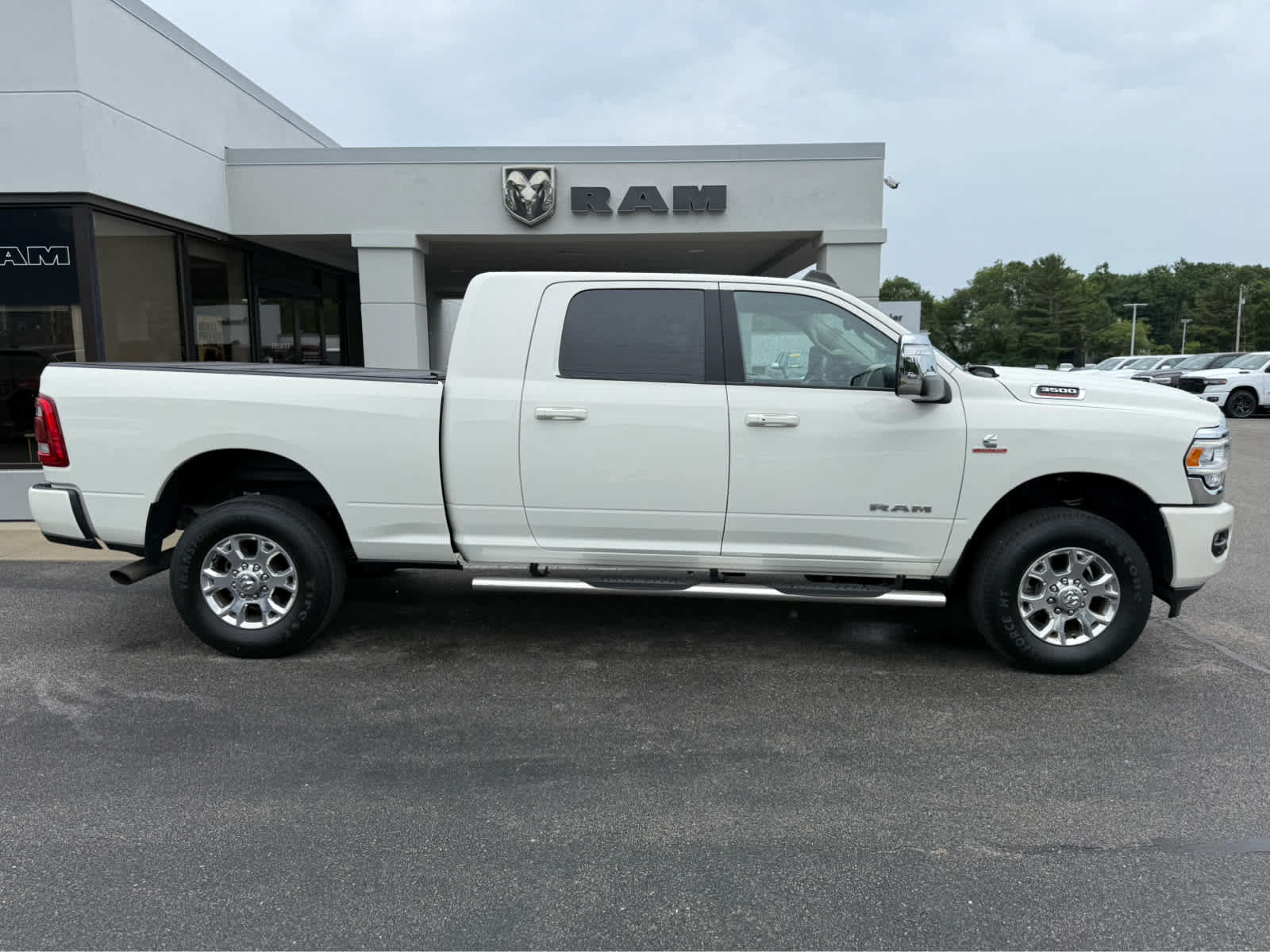 Used 2023 RAM 3500 Laramie AWD/4WD image 10