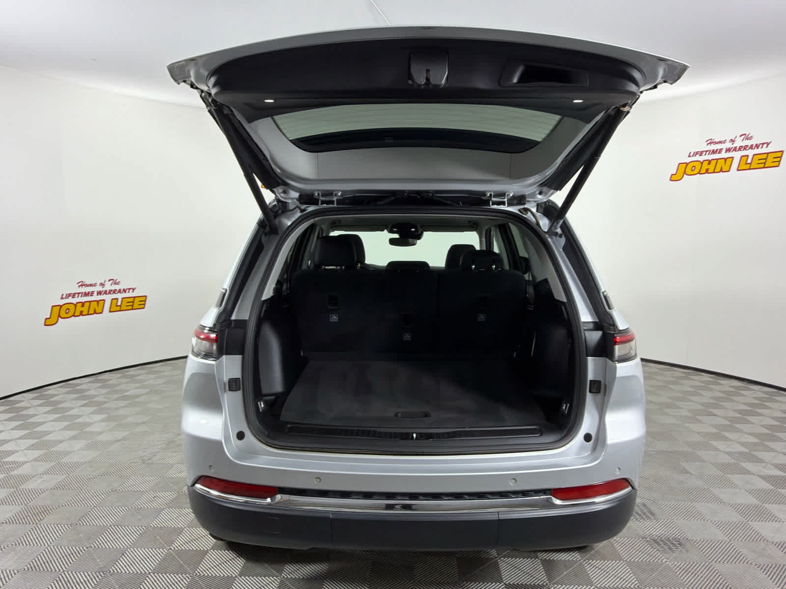 Used 2022 Jeep Grand Cherokee Limited AWD/4WD image 5