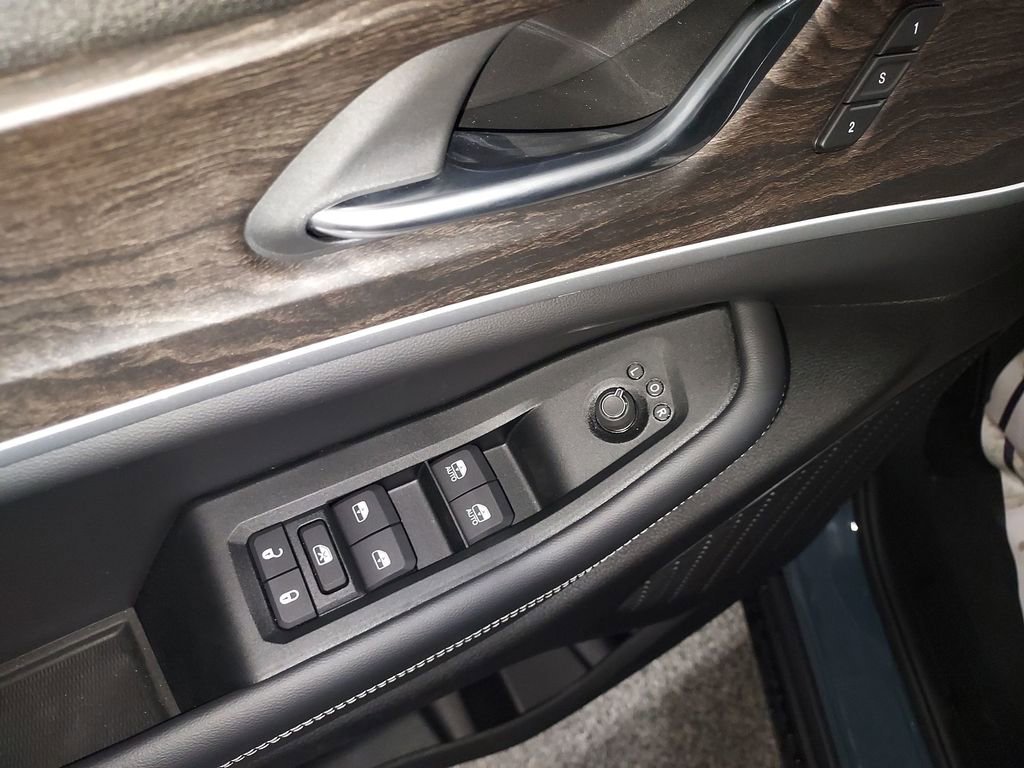 New 2026 Jeep Grand Cherokee L Limited w/ Limited Altitude Package AWD/4WD image 19