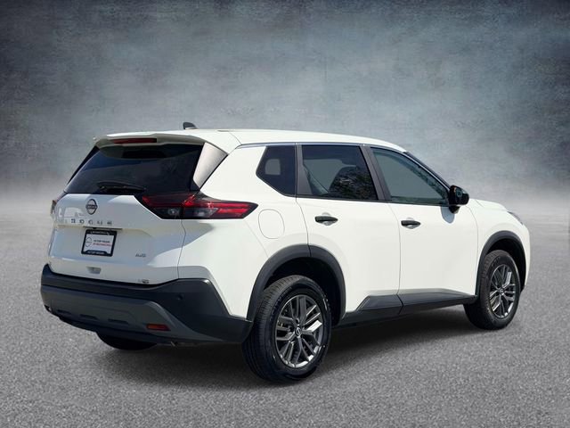 Used 2023 Nissan Rogue S image 2
