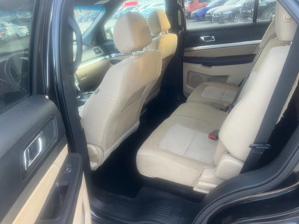 Used 2017 Ford Explorer FWD image 12