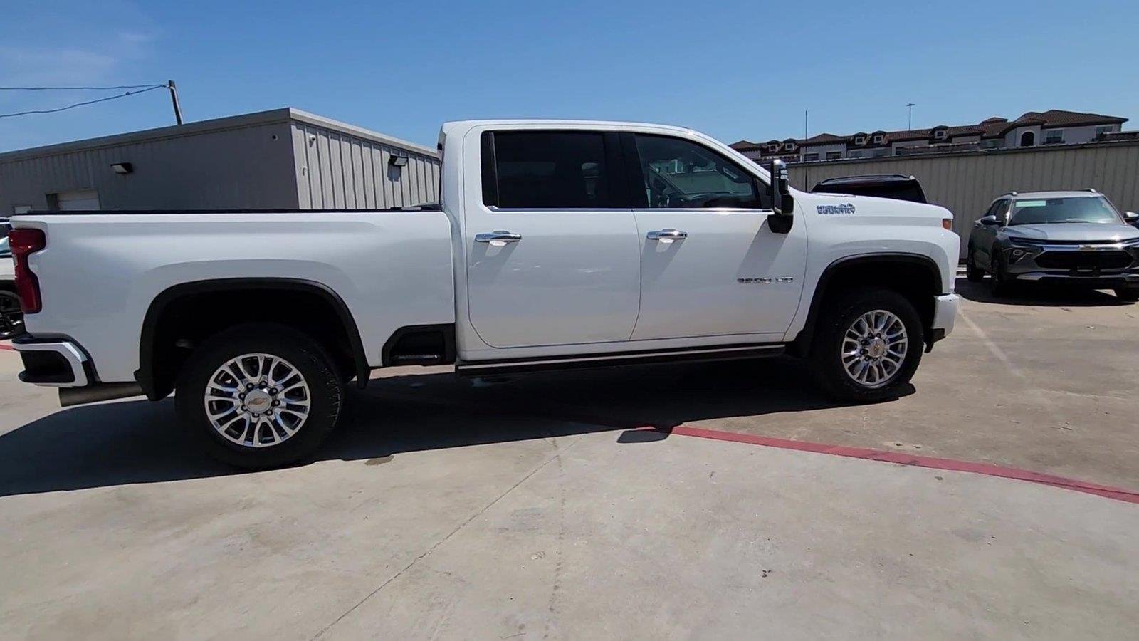 Used 2023 Chevrolet Silverado 2500 High Country w/ Z71 Off-Road Package AWD/4WD image 9