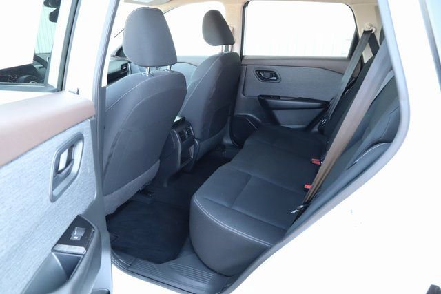 Used 2023 Nissan Rogue S image 17