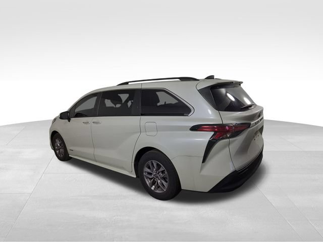 Used 2021 Toyota Sienna XLE w/ XLE Plus Package FWD image 10