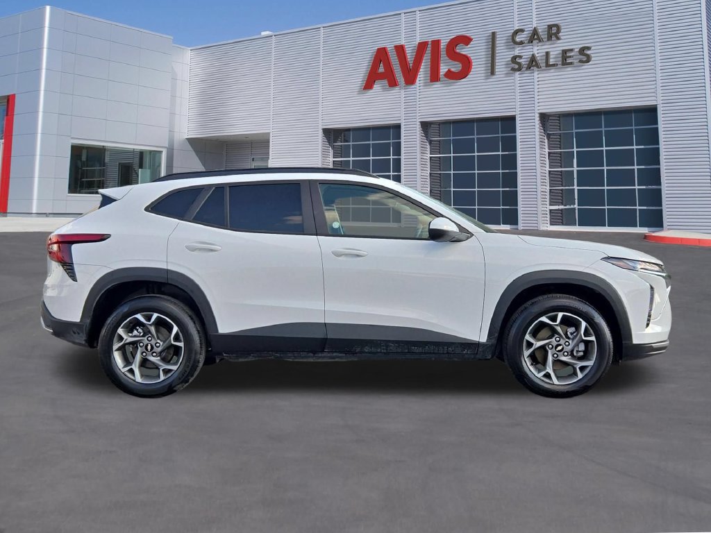 Used 2026 Chevrolet Trax LT FWD image 5