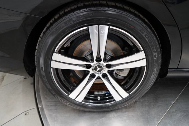 Used 2025 Mercedes-Benz C 300 4MATIC Sedan image 47