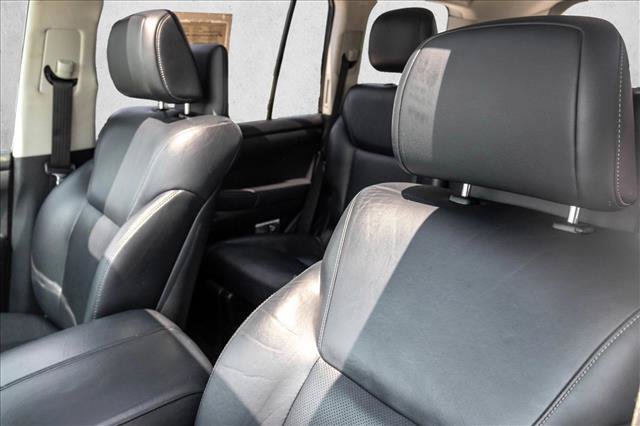 Used 2013 Lexus LX 570 4WD w/ Luxury Pkg image 21