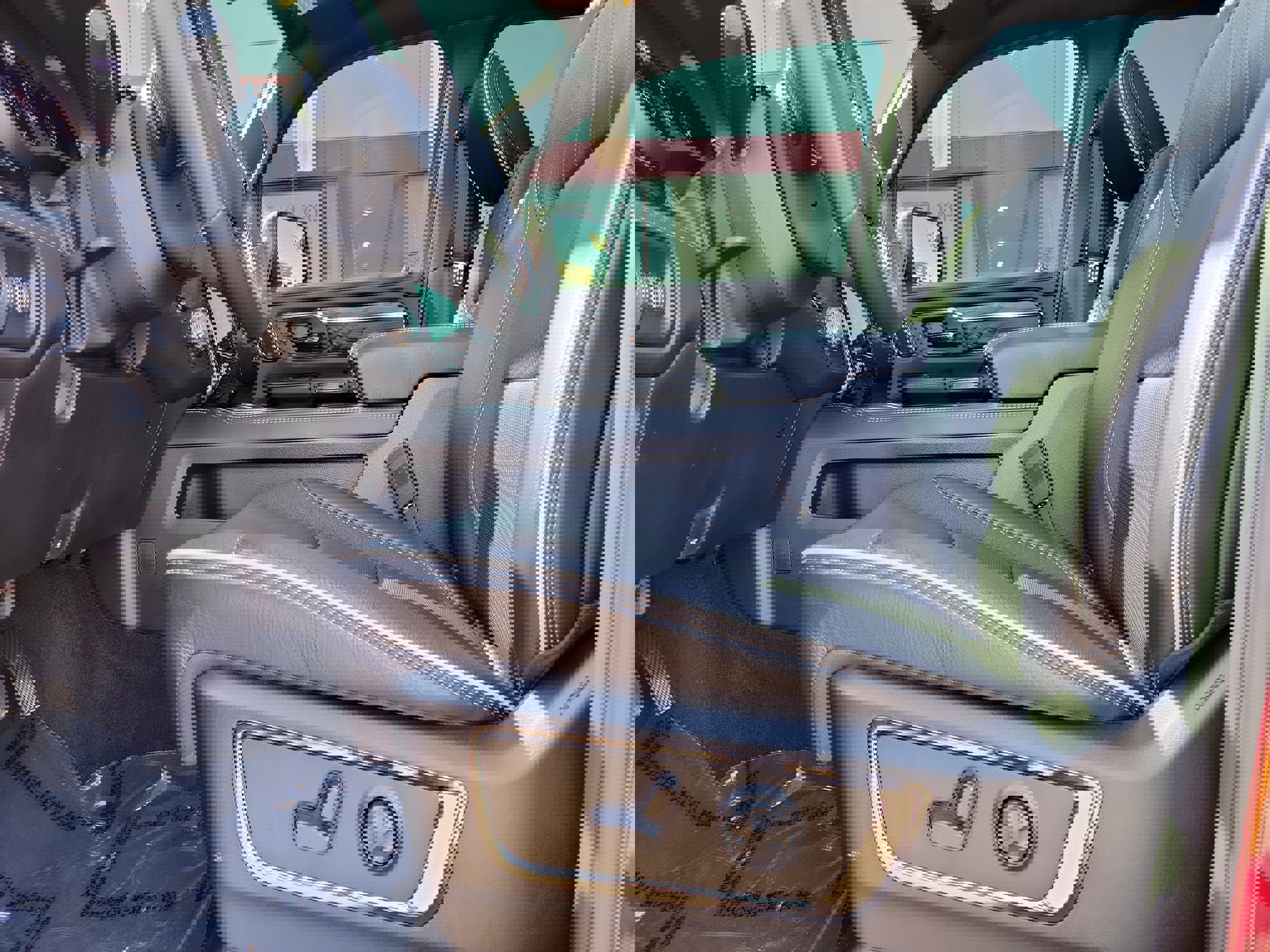 Used 2025 RAM 1500 Limited AWD/4WD image 16