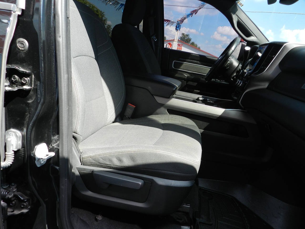 Used 2019 RAM 2500 Big Horn w/ Black Appearance Package AWD/4WD image 11