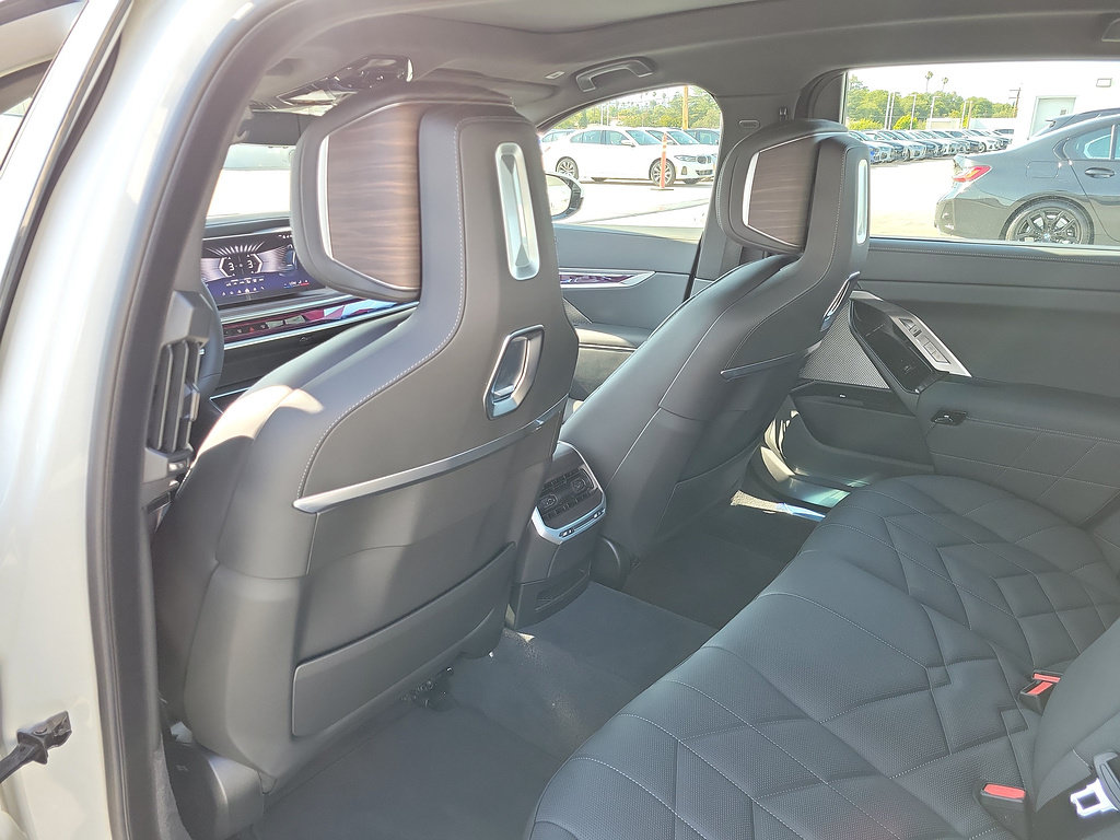 New 2026 BMW 750e xDrive w/ Premium Package AWD/4WD image 13