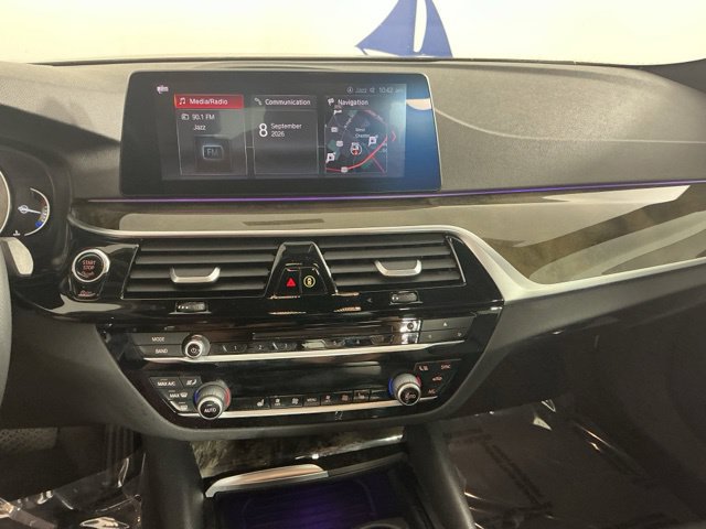 Used 2019 BMW 530i w/ Convenience Package RWD image 24
