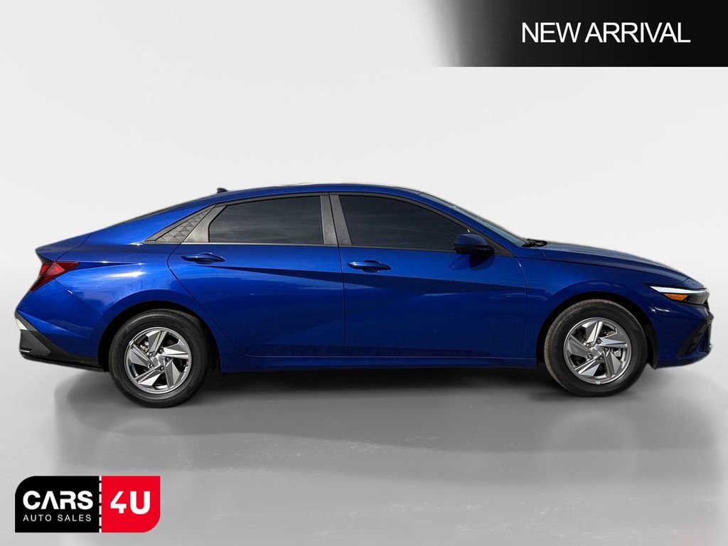Used 2025 Hyundai Elantra SE image 8