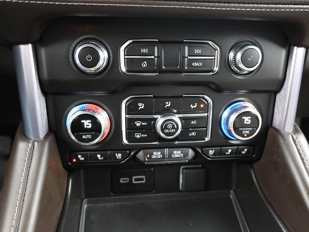 Certified 2024 GMC Yukon SLT w/ SLT Luxury Package image 17
