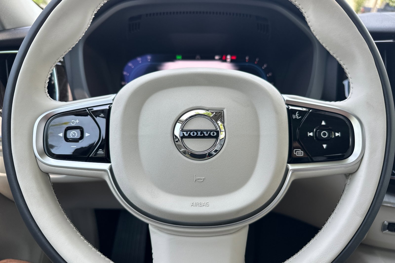 New 2025 Volvo XC60 B5 Plus w/ Climate Package image 20