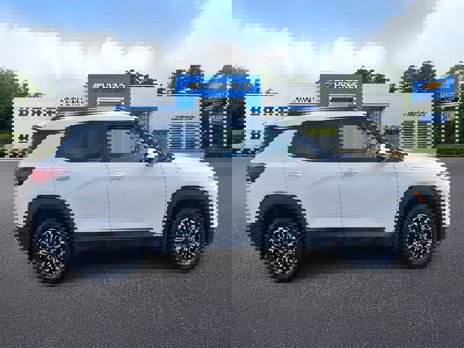 Used 2025 Chevrolet TrailBlazer LT w/ LT Cold Weather Package image 3