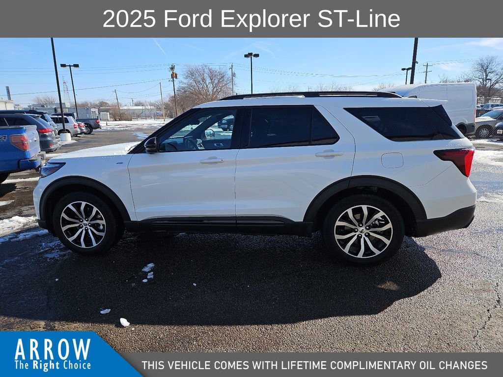 Used 2025 Ford Explorer ST-Line image 7