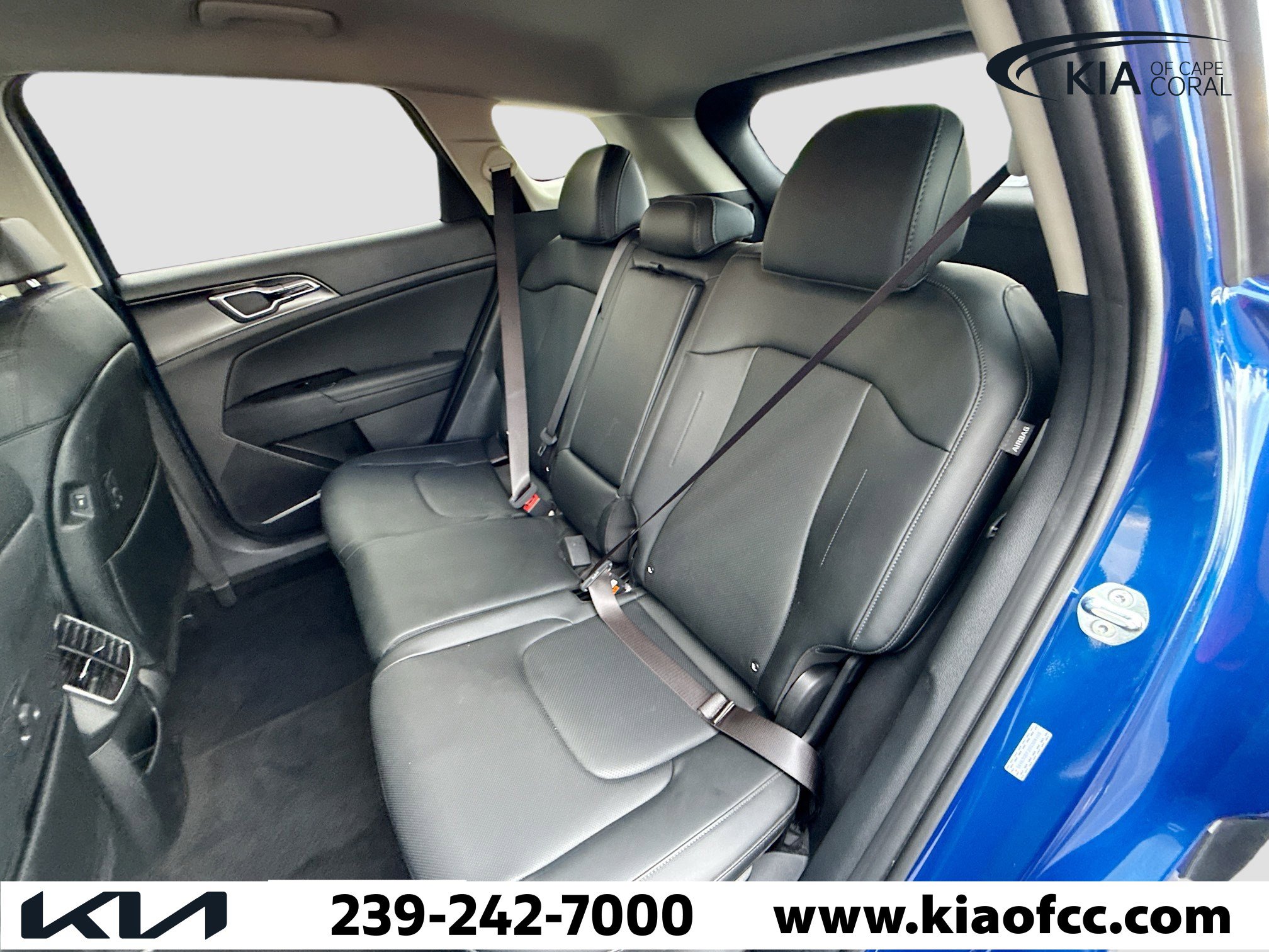 Used 2025 Kia Sportage EX image 19