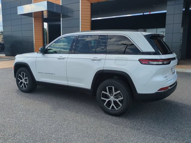 Used 2025 Jeep Grand Cherokee Limited AWD/4WD image 6