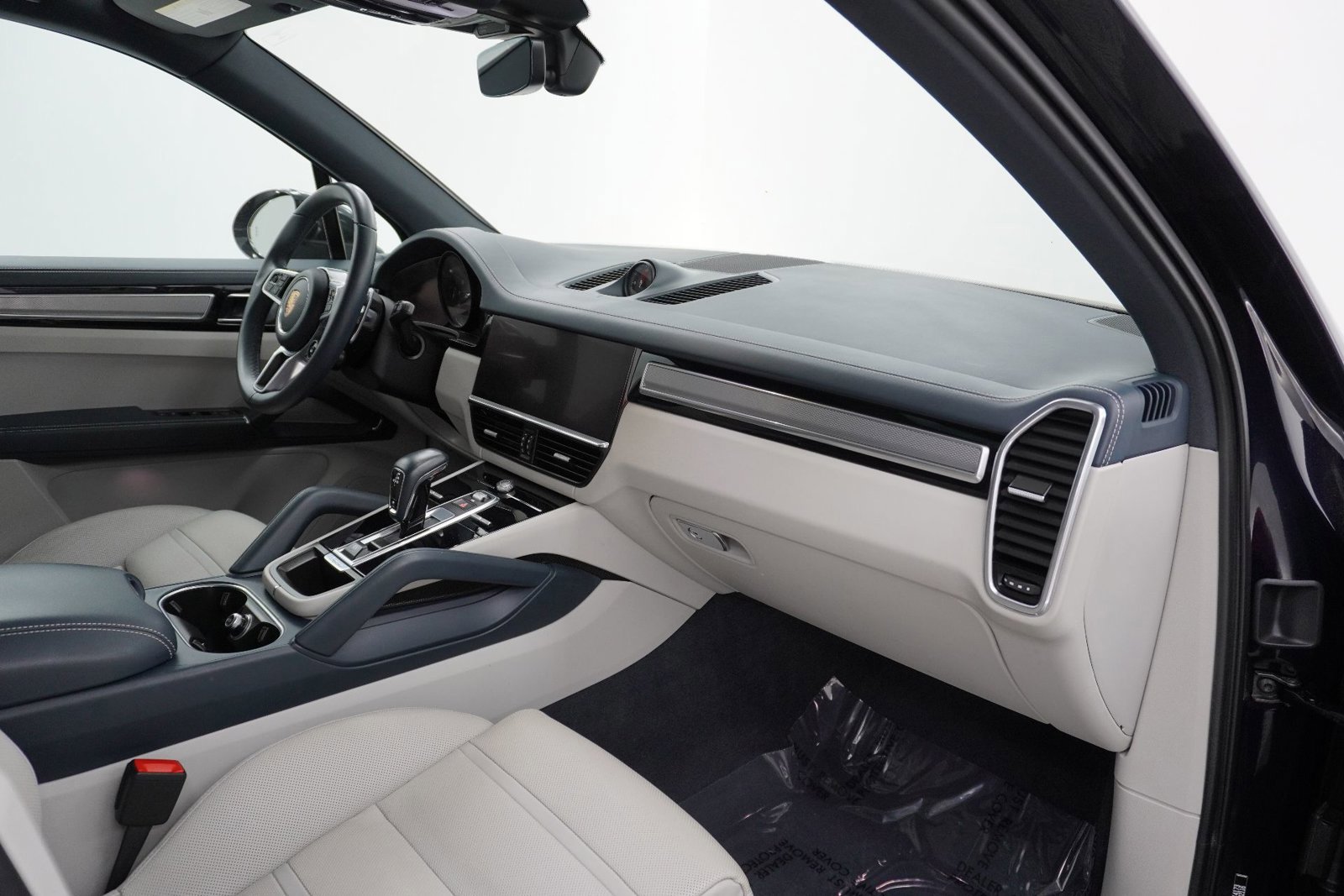 Certified 2023 Porsche Cayenne S image 17