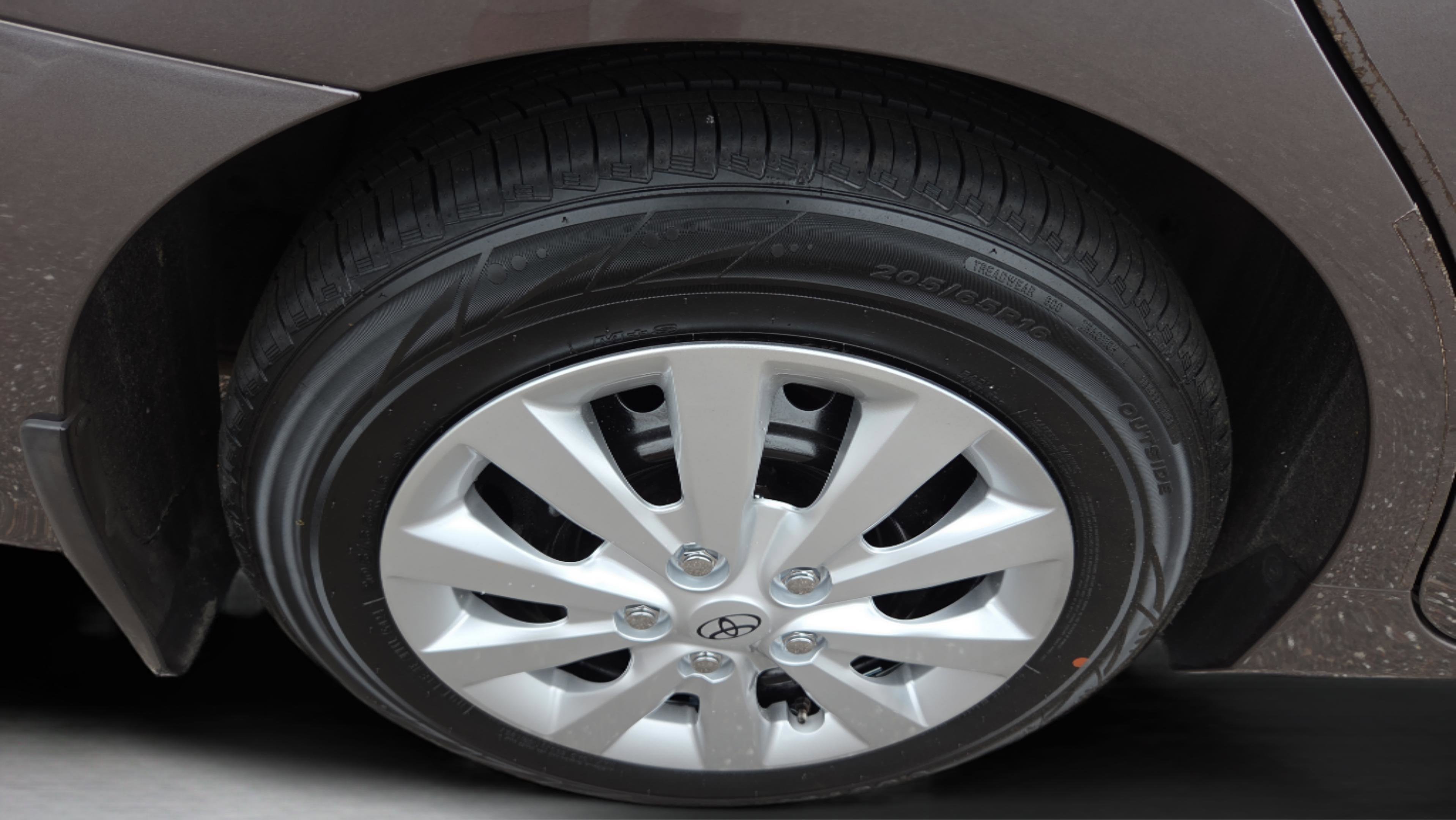 Used 2015 Toyota Camry LE image 19