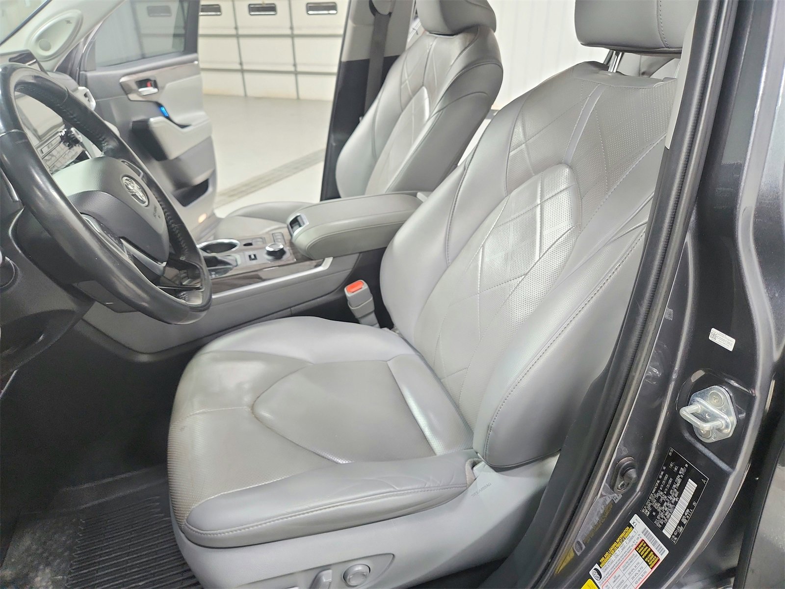 Used 2020 Toyota Highlander Platinum image 19