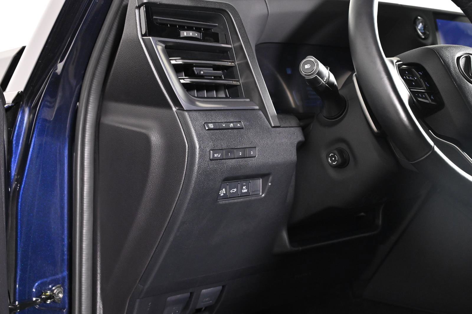 Used 2025 Lexus GX 550 w/ Accessory Package (2T) image 23