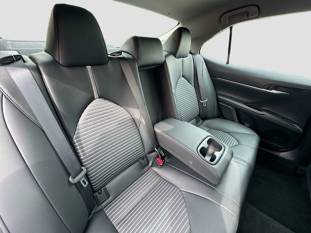 Used 2024 Toyota Camry SE image 32
