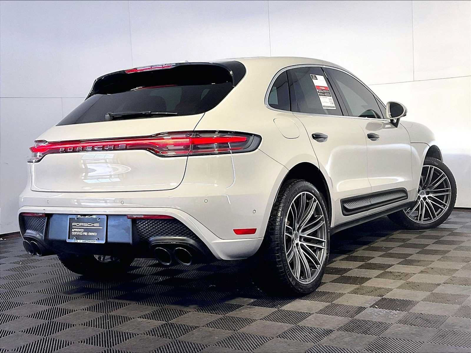 Certified 2023 Porsche Macan S AWD/4WD image 7