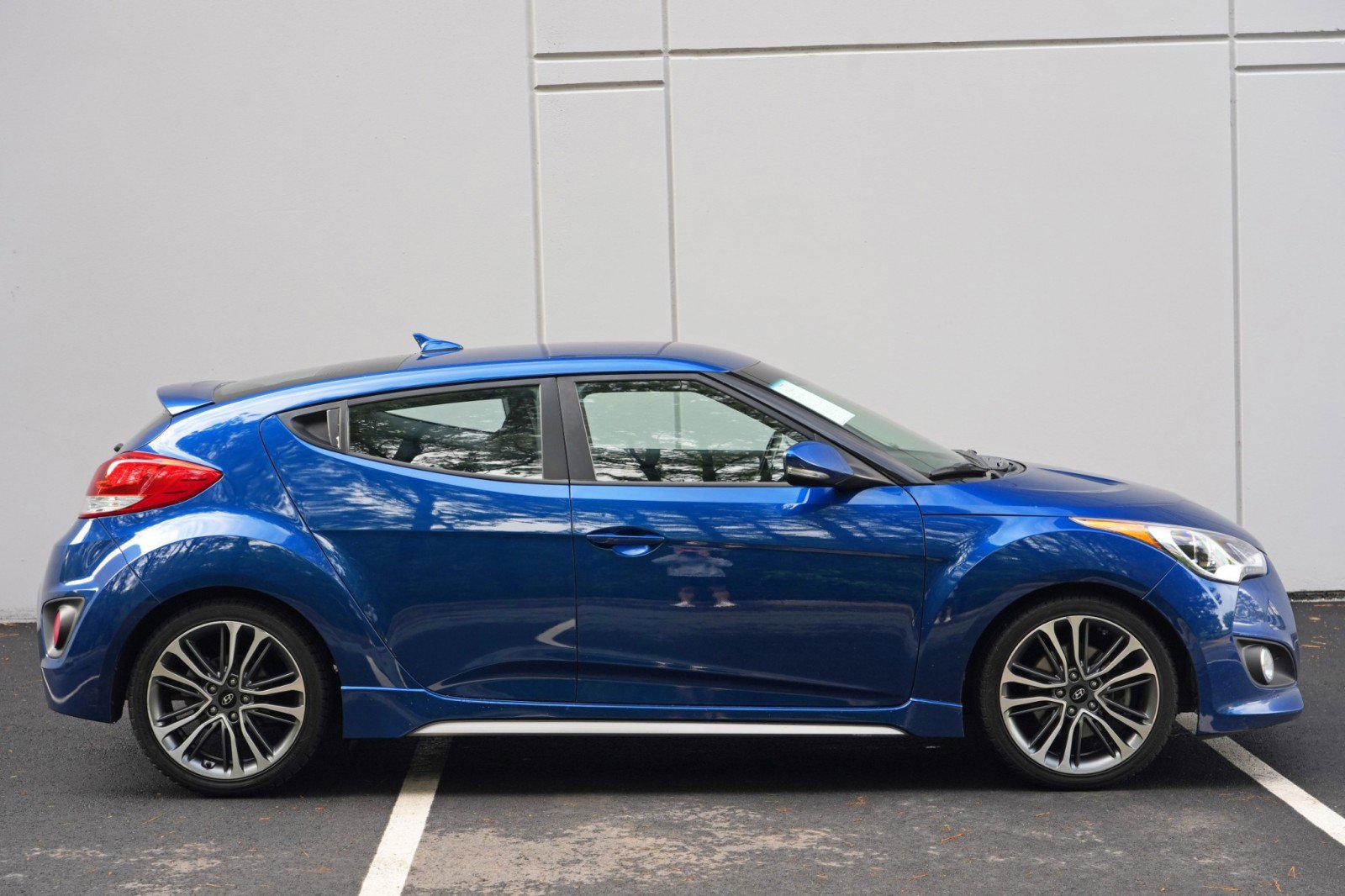 Used 2016 Hyundai Veloster Turbo FWD image 44