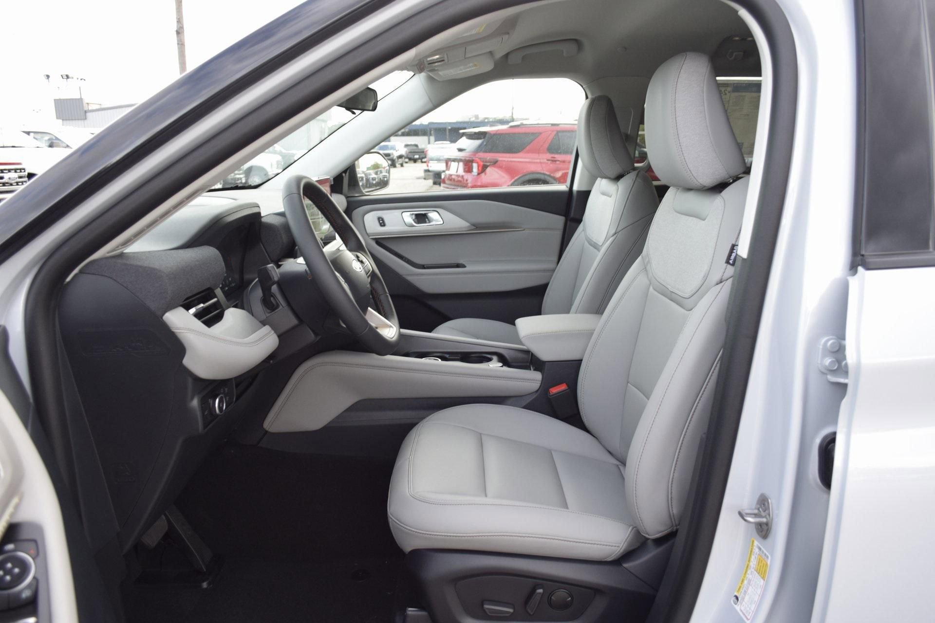 New 2026 Ford Explorer Active w/ Active Comfort Package image 18