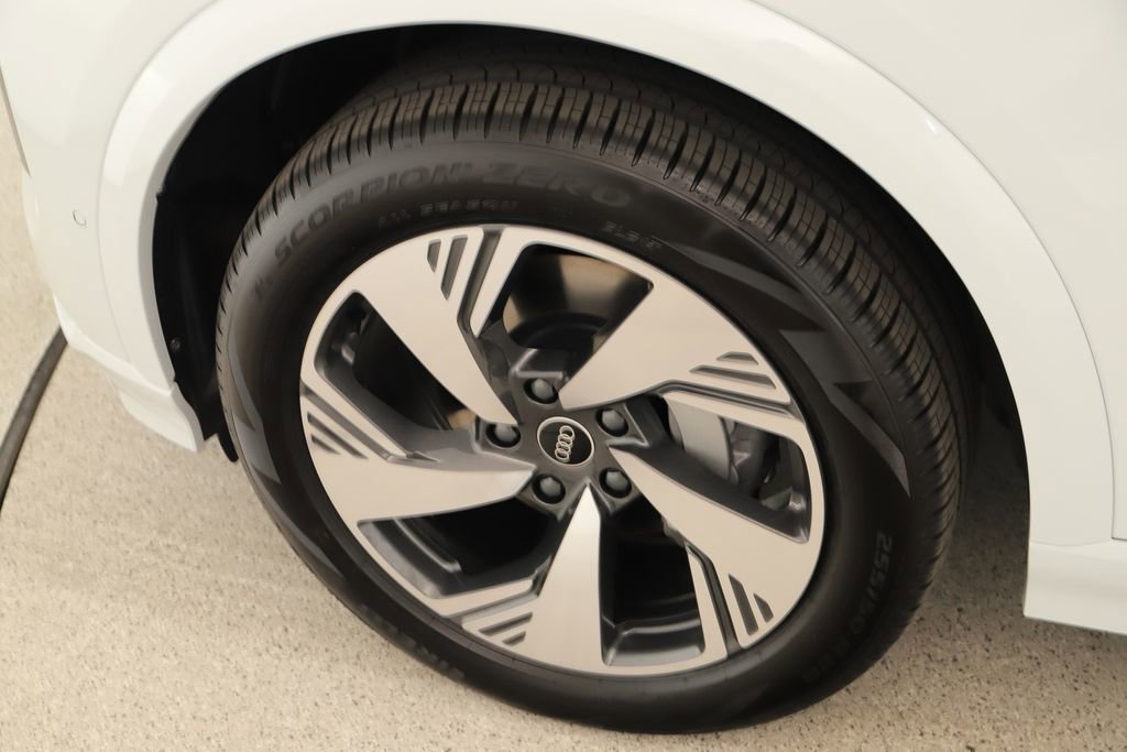 New 2025 Audi Q6 e-tron Premium Plus image 29