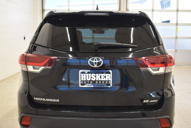 Used 2019 Toyota Highlander SE AWD/4WD image 11