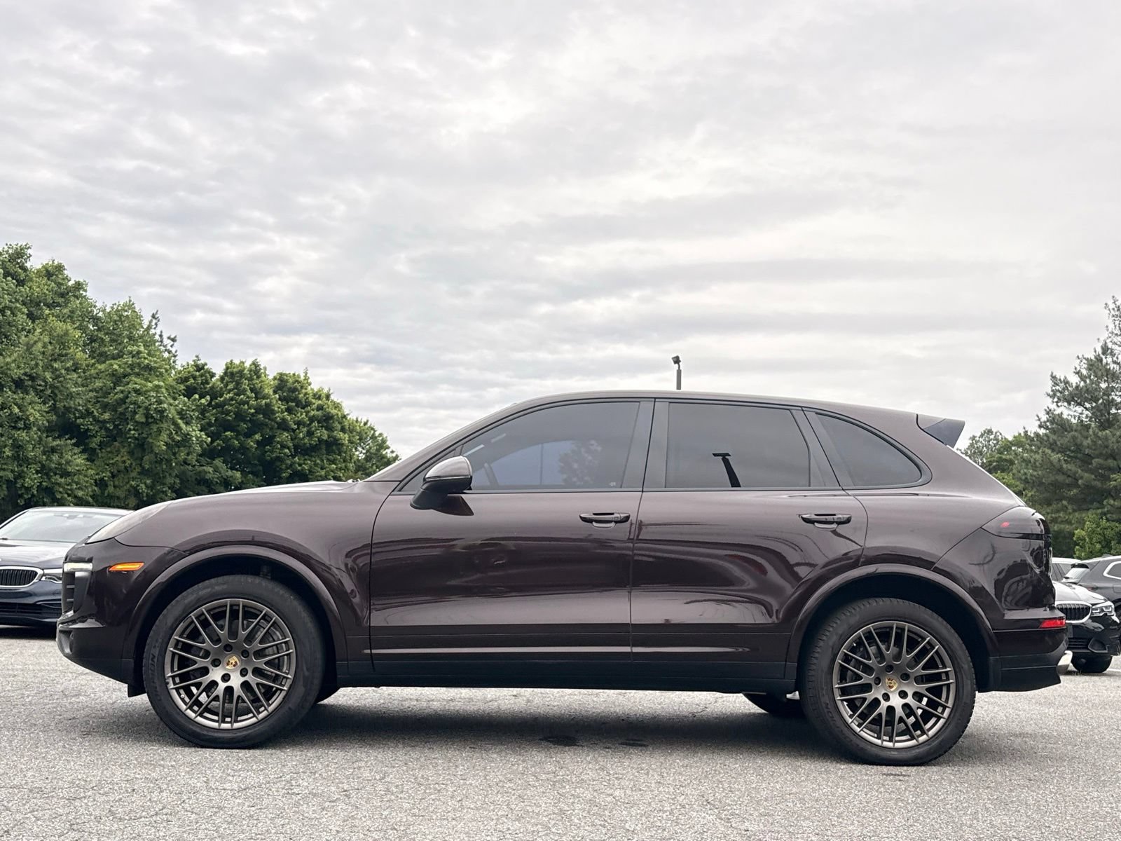 Used 2017 Porsche Cayenne Platinum Edition AWD/4WD image 2